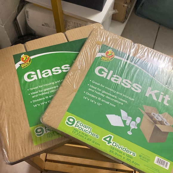 2 Duck Glass Kit, 4 Corrugate Dividers & 9 Foam Pouches (14 x 14\x 14) $25 - Picture 3 of 4